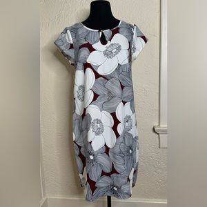 Large format floral print shift dress size M